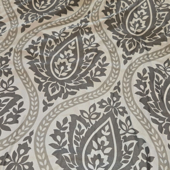 Queen Set/3 HOME TEXTILES Light and Dark Gray Reversible Comforter & 2 Std Shams - Picture 2 of 7